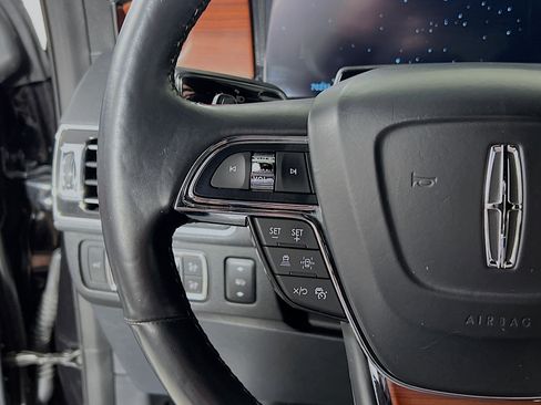 Used 2022 Lincoln Navigator Reserve image 19