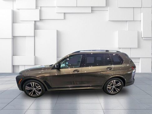 Used 2025 BMW X7 M60i AWD/4WD image 2