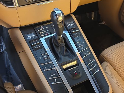 Used 2017 Porsche Macan S image 28