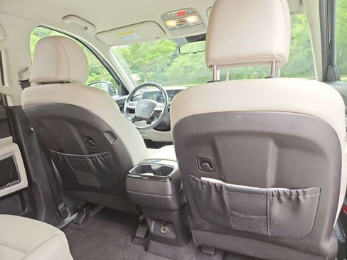 Used 2023 Kia Telluride S FWD image 18