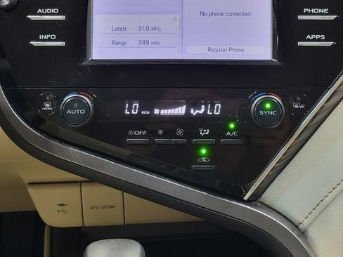 Used 2018 Toyota Camry XLE FWD image 21
