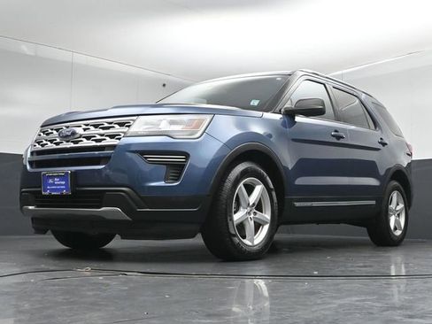 Certified 2018 Ford Explorer XLT FWD image 38