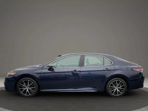 Used 2021 Toyota Camry SE FWD image 5