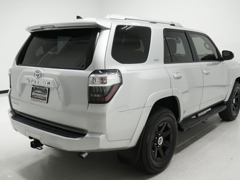 Used 2016 Toyota 4Runner SR5 image 4