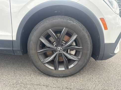 Used 2024 Volkswagen Tiguan SE FWD image 4