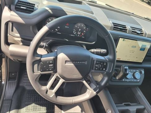 Used 2025 Land Rover Defender 130 X-Dynamic SE AWD/4WD image 30