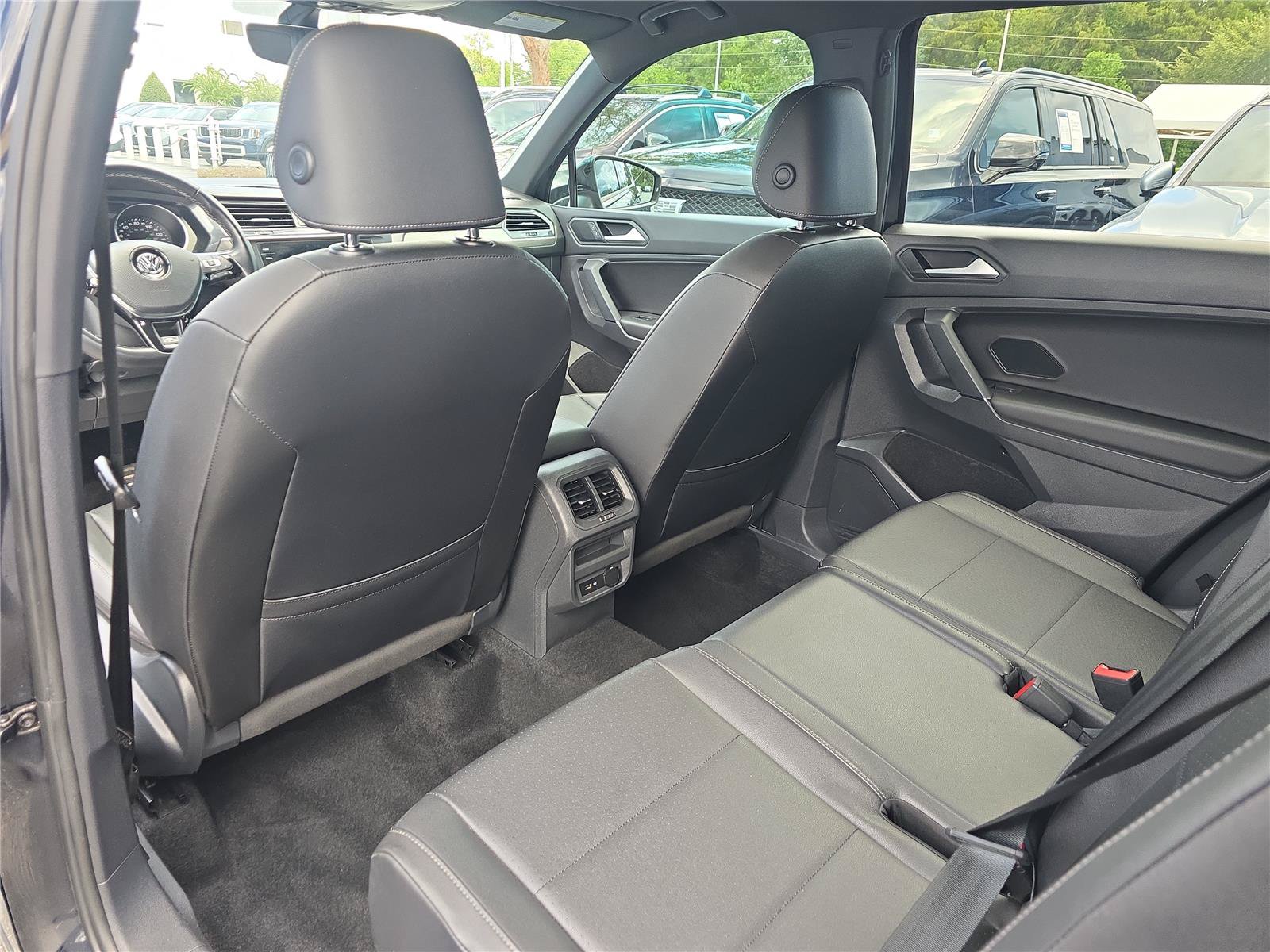 Used 2020 Volkswagen Tiguan SE R-Line AWD/4WD image 13