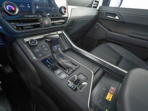 Used 2024 Lexus GX 550 image 25