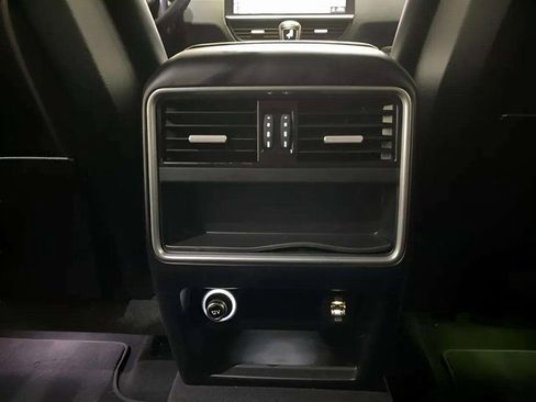 Used 2019 Porsche Cayenne w/ Premium Package image 75