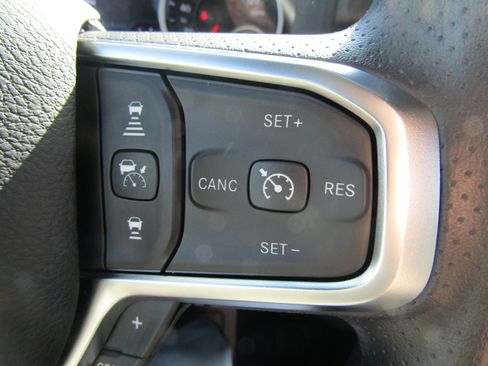New 2026 RAM 1500 Express AWD/4WD image 23