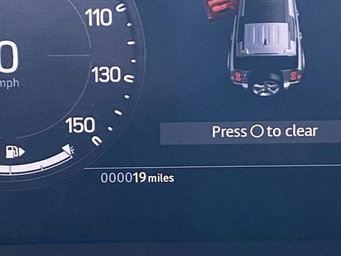 New 2024 Land Rover Defender 110 S image 15