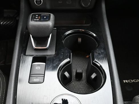 Used 2021 Nissan Rogue SV image 19