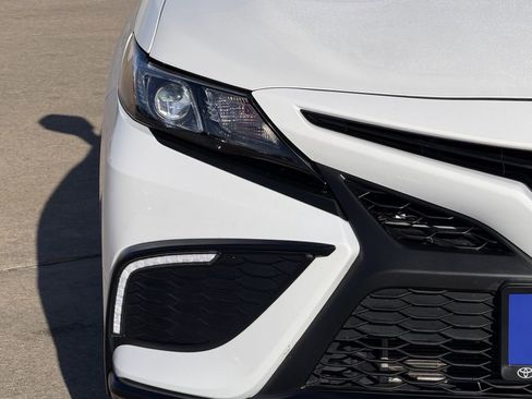 Used 2024 Toyota Camry SE image 5