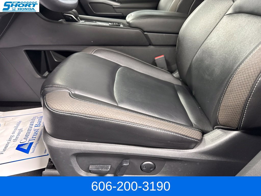 Used 2024 Nissan Pathfinder SL AWD/4WD image 26