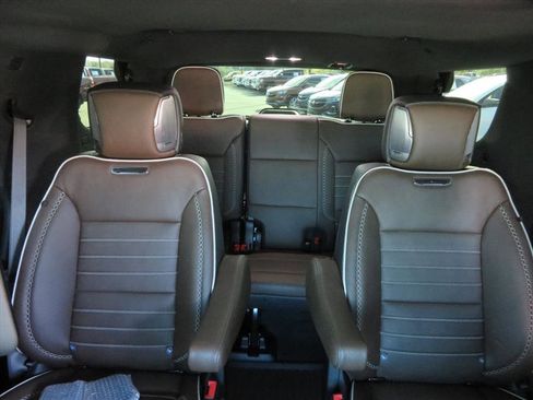 Used 2025 GMC Yukon Denali Ultimate image 32