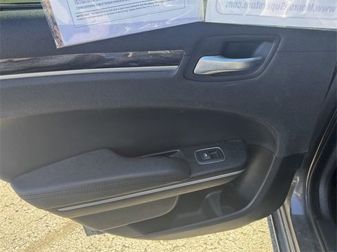 Certified 2022 Chrysler 300 Touring image 18