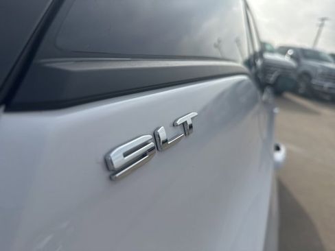 Used 2023 GMC Terrain SLT image 12