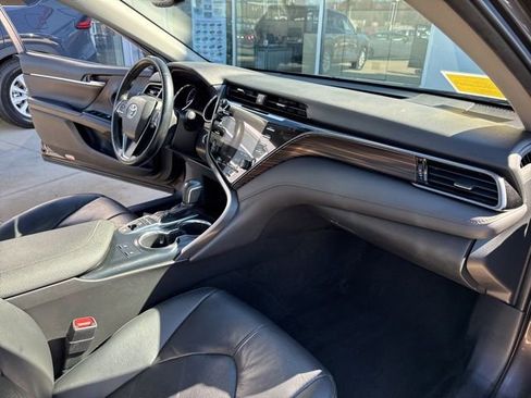 Used 2019 Toyota Camry XLE image 28