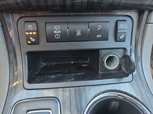 Used 2014 Chevrolet Traverse LTZ image 30