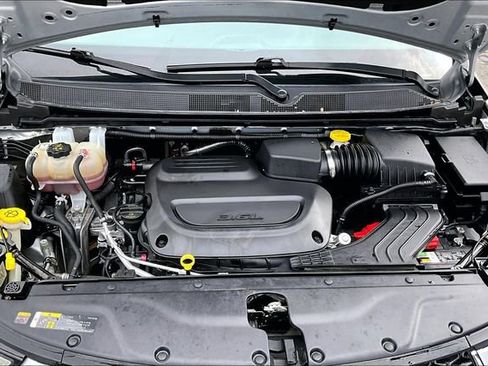 Used 2023 Chrysler Pacifica Touring-L FWD image 30