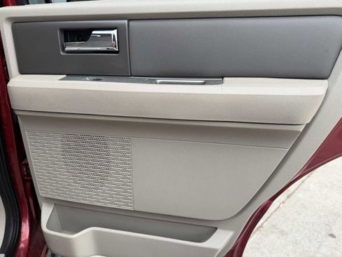 Used 2013 Ford Expedition XLT image 24