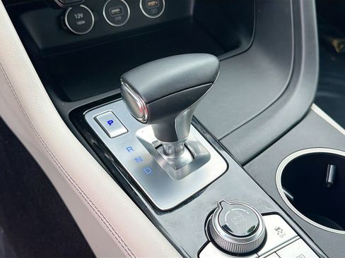 Used 2023 Genesis G70 2.0T image 27