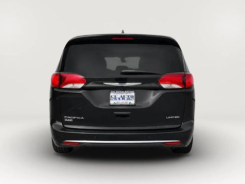 Used 2020 Chrysler Pacifica Limited FWD image 6