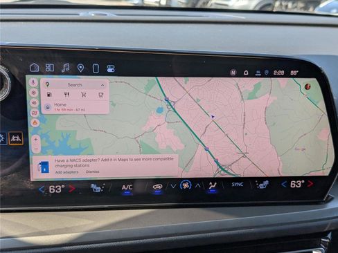 Used 2025 Chevrolet Traverse LT image 30