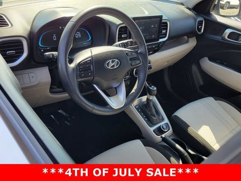Used 2025 Hyundai Venue SEL FWD image 5