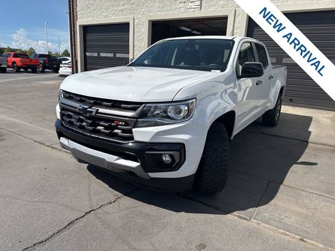 Used 2022 Chevrolet Colorado Z71 AWD/4WD image 3