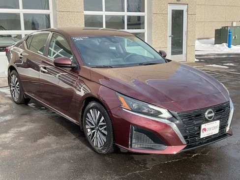 Used 2023 Nissan Altima 2.5 SV image 3