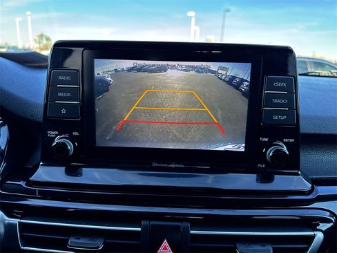 Used 2021 Kia Seltos EX image 17