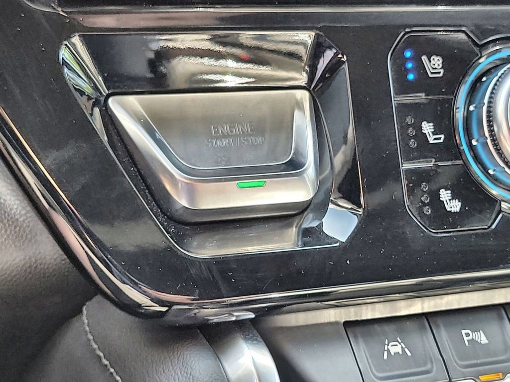 Used 2024 GMC Sierra 1500 Denali w/ Technology Package AWD/4WD image 17
