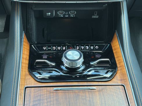 Used 2024 Jeep Grand Wagoneer L Series III AWD/4WD image 18