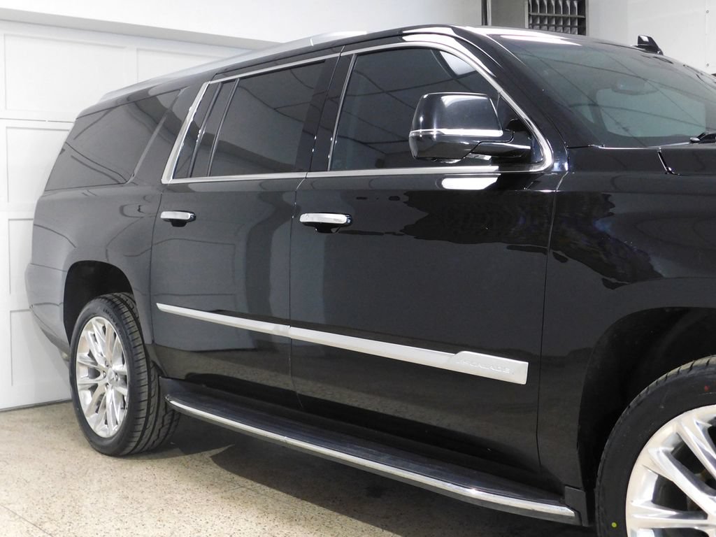 Used 2019 Cadillac Escalade ESV Luxury AWD/4WD image 9