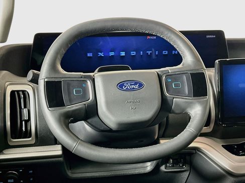Used 2025 Ford Expedition Max Active AWD/4WD image 18