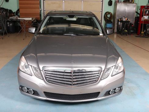 Used 2011 Mercedes-Benz E 350 4MATIC Sedan image 5