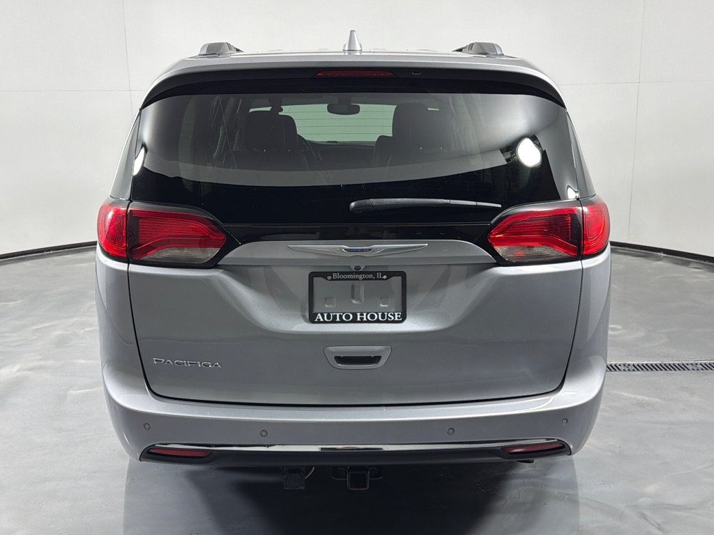 Used 2020 Chrysler Pacifica Touring-L FWD image 6