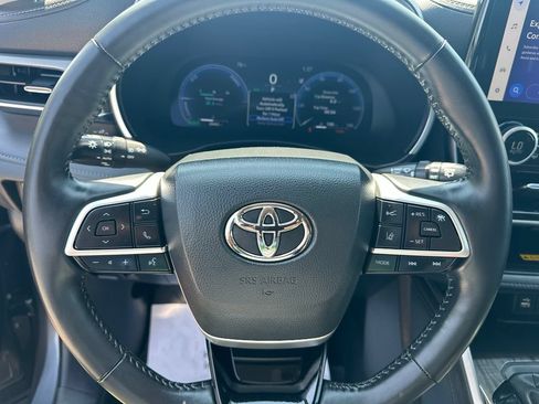 Used 2024 Toyota Highlander Platinum AWD/4WD image 16