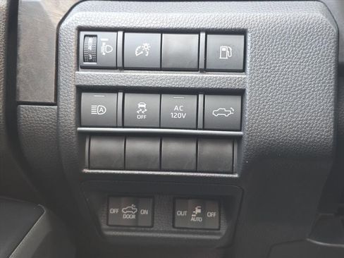 Used 2025 Toyota Tacoma Limited image 18