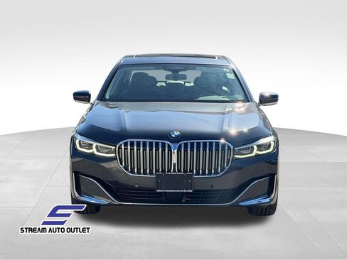 Used 2022 BMW 740i xDrive AWD/4WD image 2
