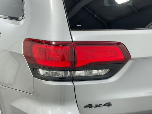 Used 2020 Jeep Grand Cherokee Altitude image 33