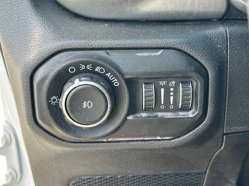 Used 2021 Jeep Wrangler Unlimited Sahara w/ LED Lighting Group AWD/4WD image 18