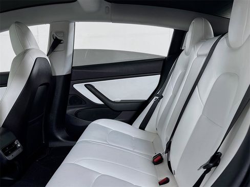 Used 2019 Tesla Model 3 Standard Range image 11