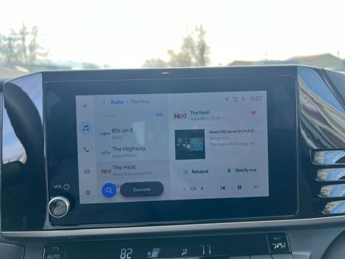 Used 2025 Toyota Camry LE image 21