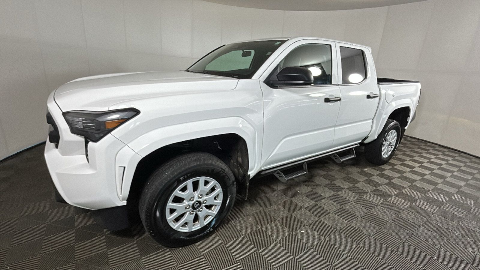 Used 2024 Toyota Tacoma SR AWD/4WD image 8