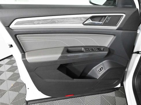 Certified 2023 Volkswagen Atlas Cross Sport SE w/ Panoramic Sunroof Package FWD image 19