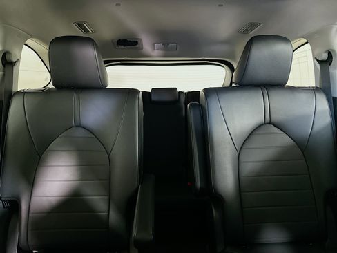 Used 2024 Toyota Highlander XLE image 30