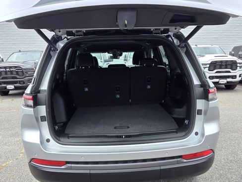 New 2026 Jeep Grand Cherokee Altitude RWD image 19