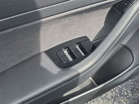 Used 2020 Tesla Model 3 Standard Range Plus image 17